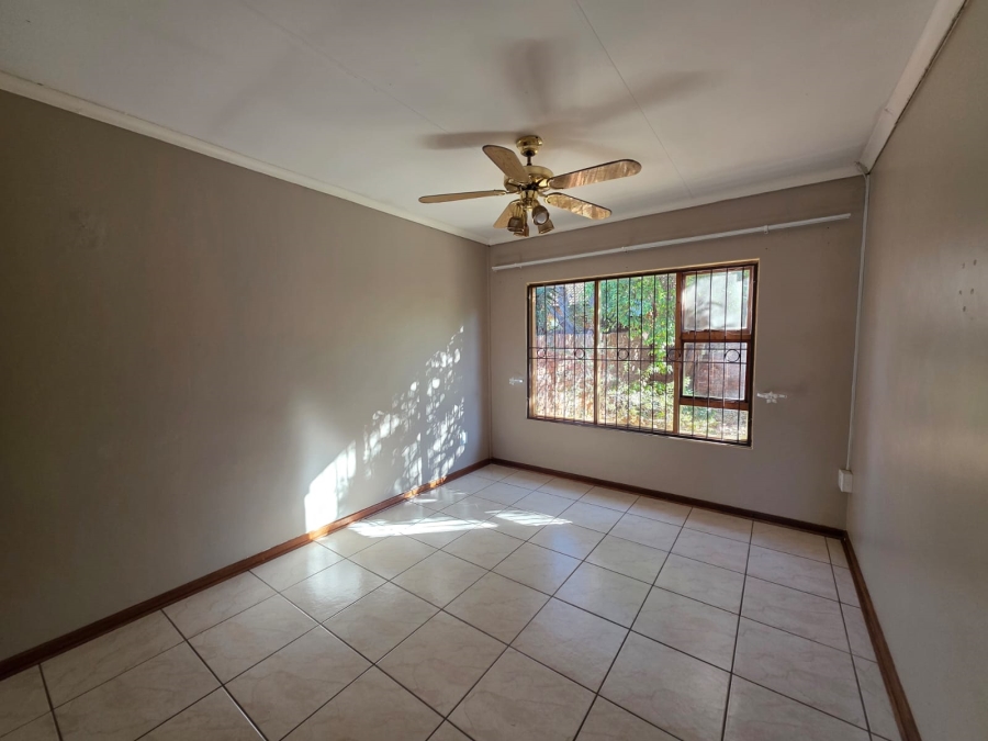 To Let 3 Bedroom Property for Rent in Langenhovenpark Free State